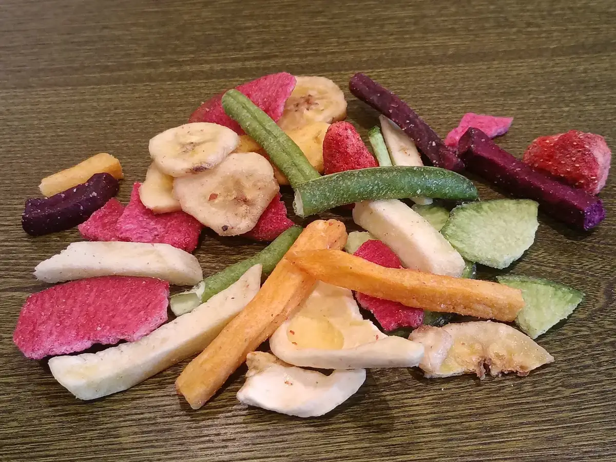Freeze-dried fruit and vegetable pieces on a wooden table