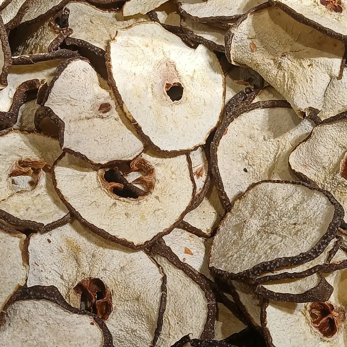 Freeze-dried pear slices